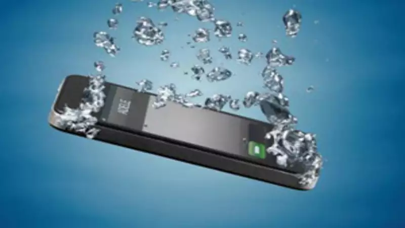 Shaking Your Phone To Remove Water